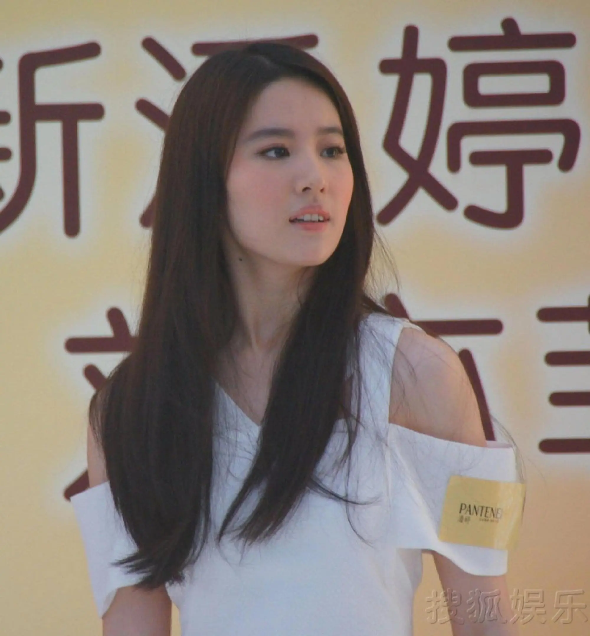 迎面而来的秀发香气