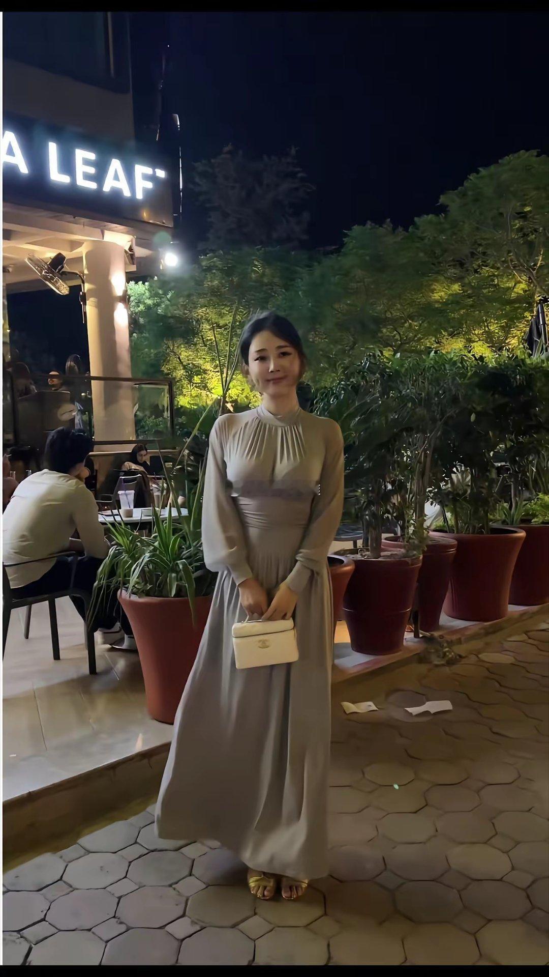 这样的年龄这样的身材应该是很完美的存在了，这样的身材就算是放在小年轻里面也是很完
