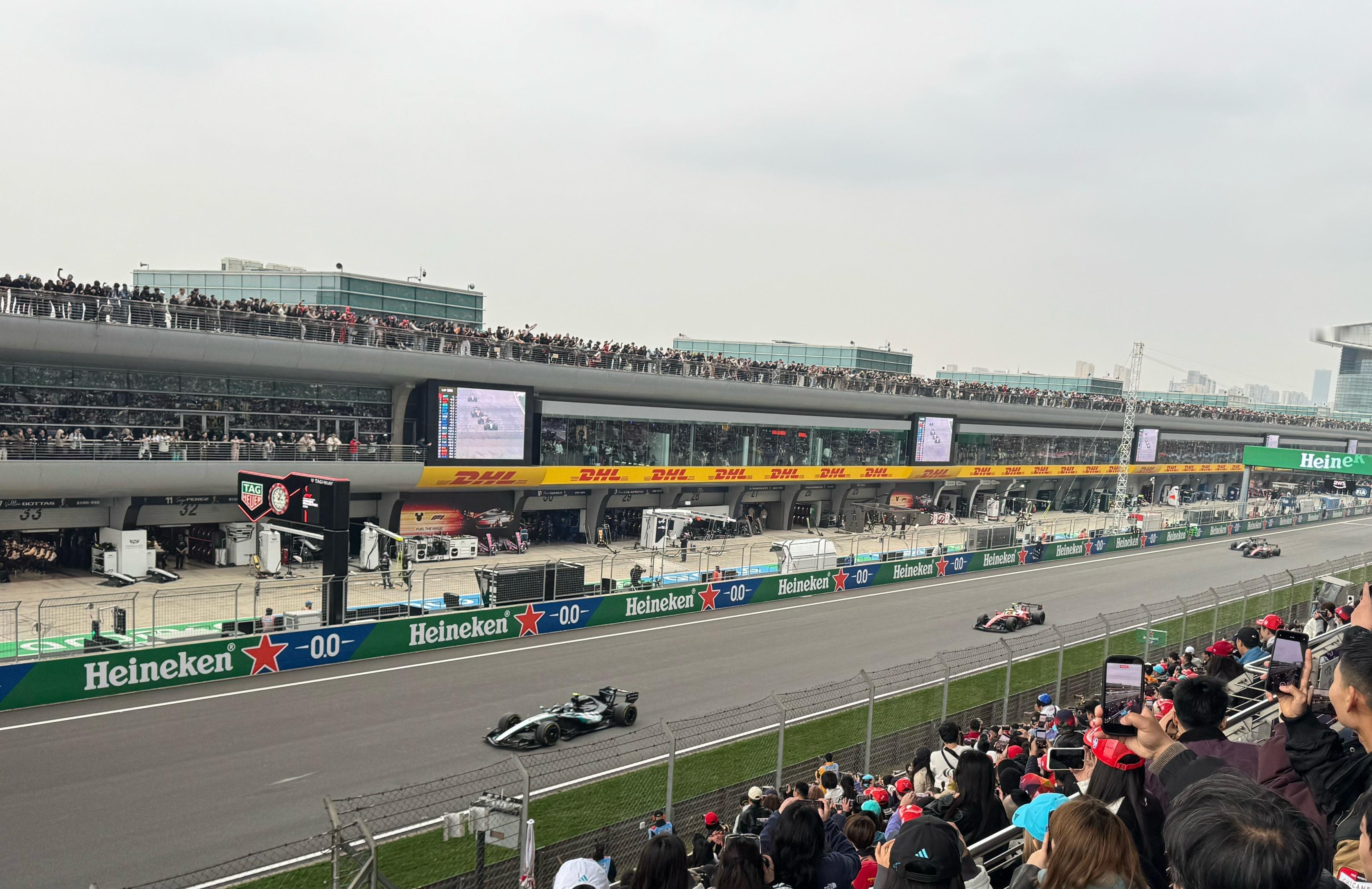F1活动上的明星包房是资本，围场是饭圈，饭圈+资本 养活了2026f1中国大奖赛