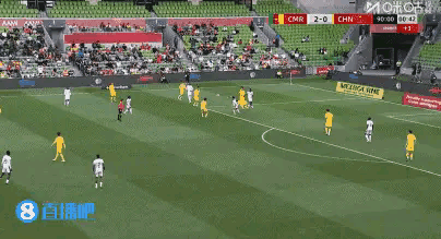 中国男足新星拜合拉木真是怒火中烧！在今天进行的中国男足和喀麦隆男足的比赛中，当时