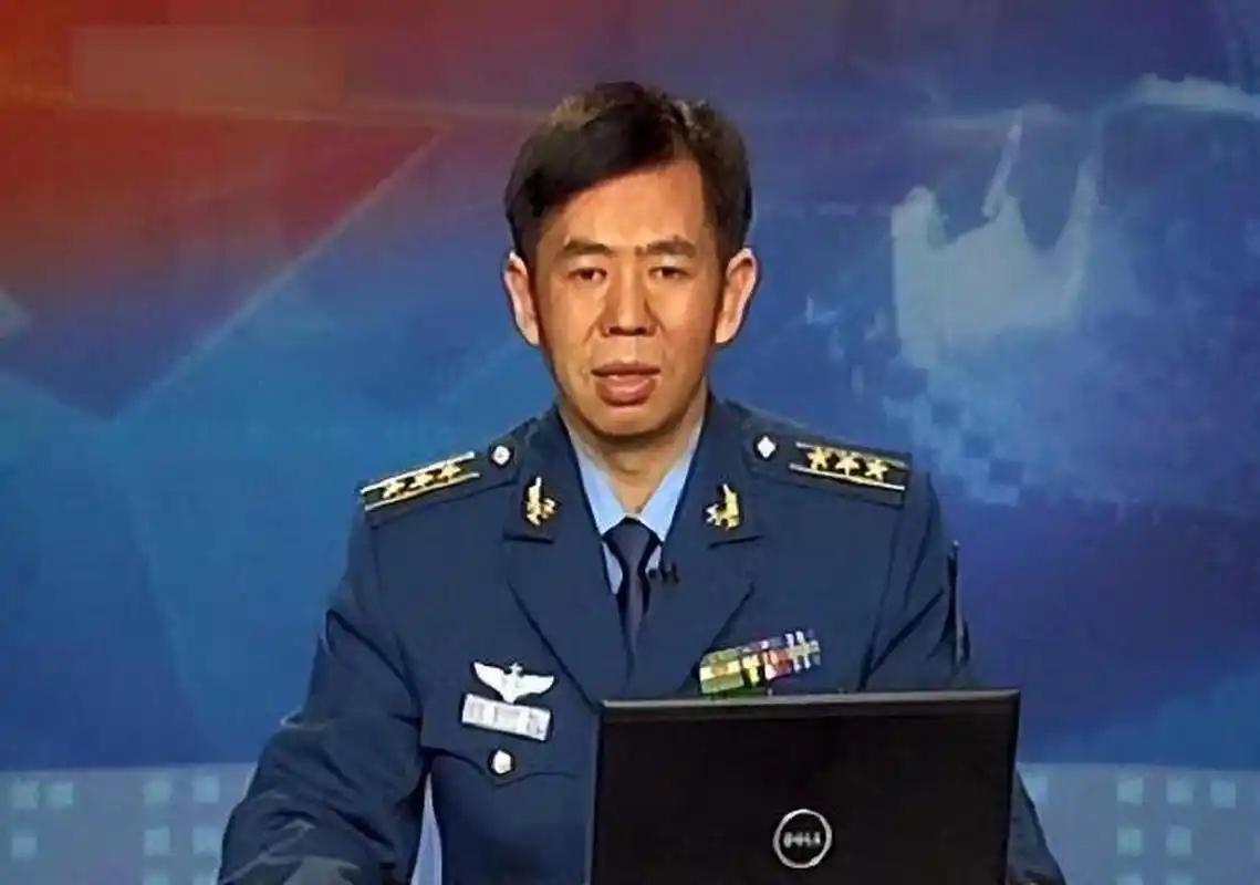 戴旭警示：现在中国的军事装备越来越先进，航母、隐身战机、远程导弹一应俱全，可上门