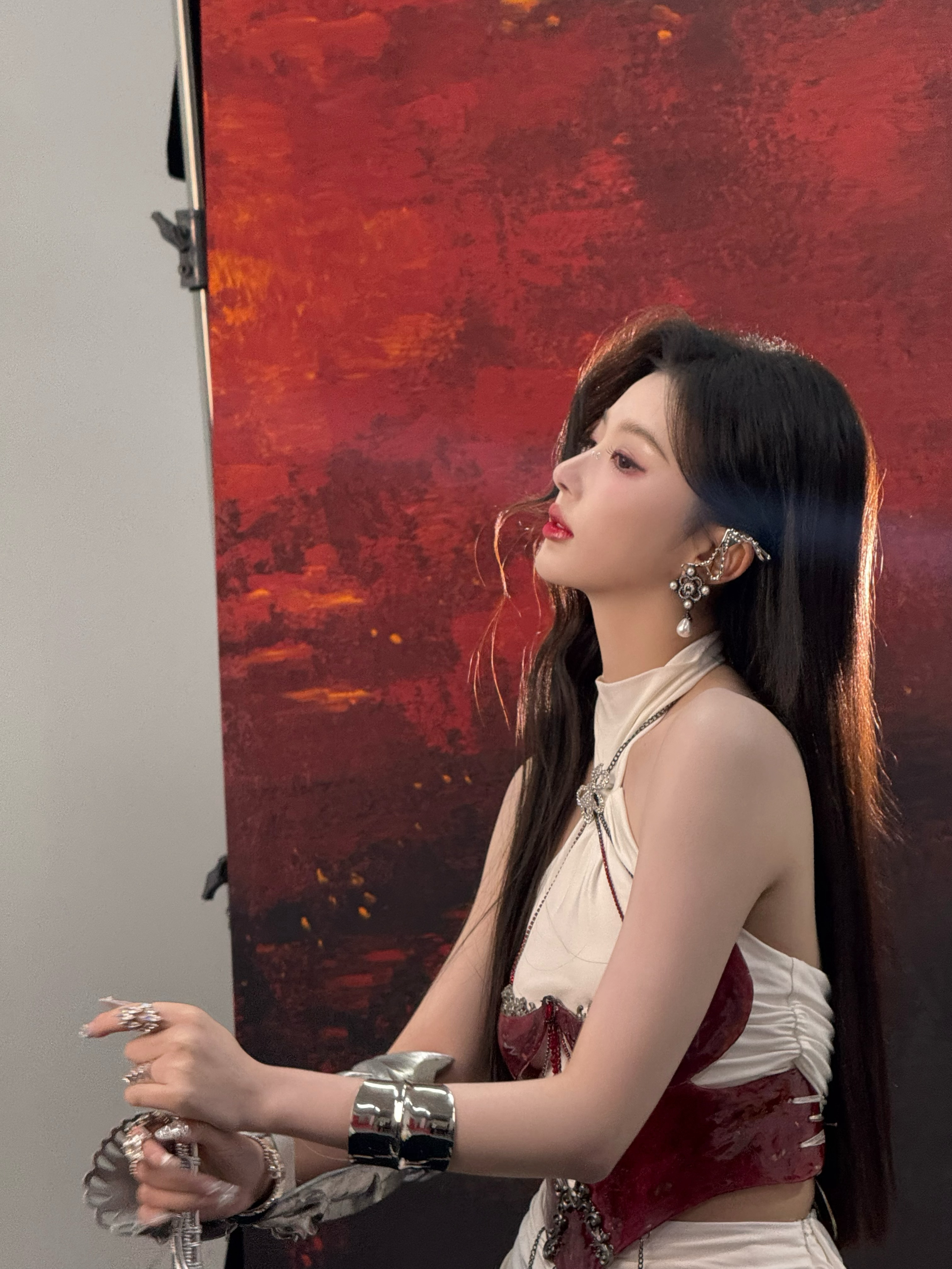 孔雪儿电子蝴蝶妆随拍 好权威的一张脸，电子蝴蝶妆随拍简直美到我心上了呀~咱就说到