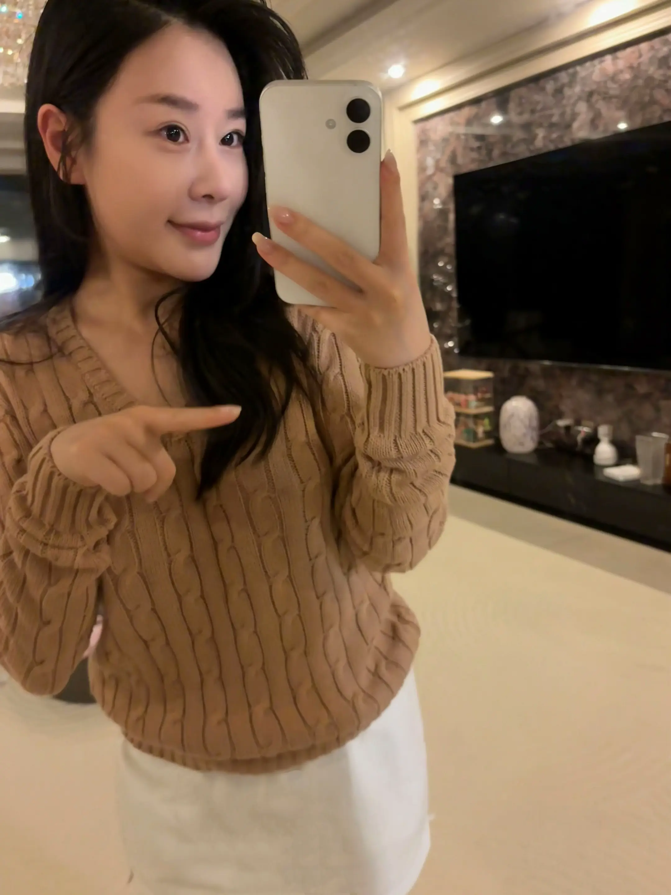 曾如此渴望命运的波澜，到最后才发现，人生最曼妙的风景，竟是内心的淡定与...