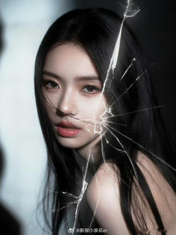 注意啦！孟子义林允🐧上海电视节出图。孟子义的灵动与林允的优雅，在镜头下完美融合