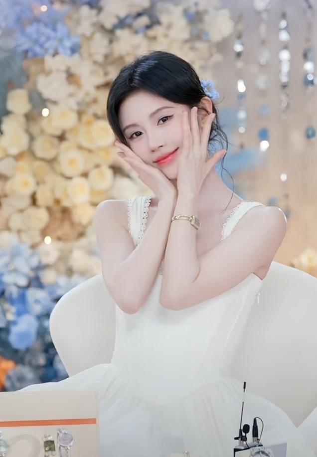 鞠婧祎解约之后资源更好了
除了没有唱跳舞台之外，她有代言了，有杂志了，有高定了，