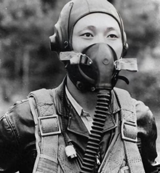 1953年年仅21岁的朝鲜飞行员，开着当时世界上最先进的战机投诚美国，并获得10