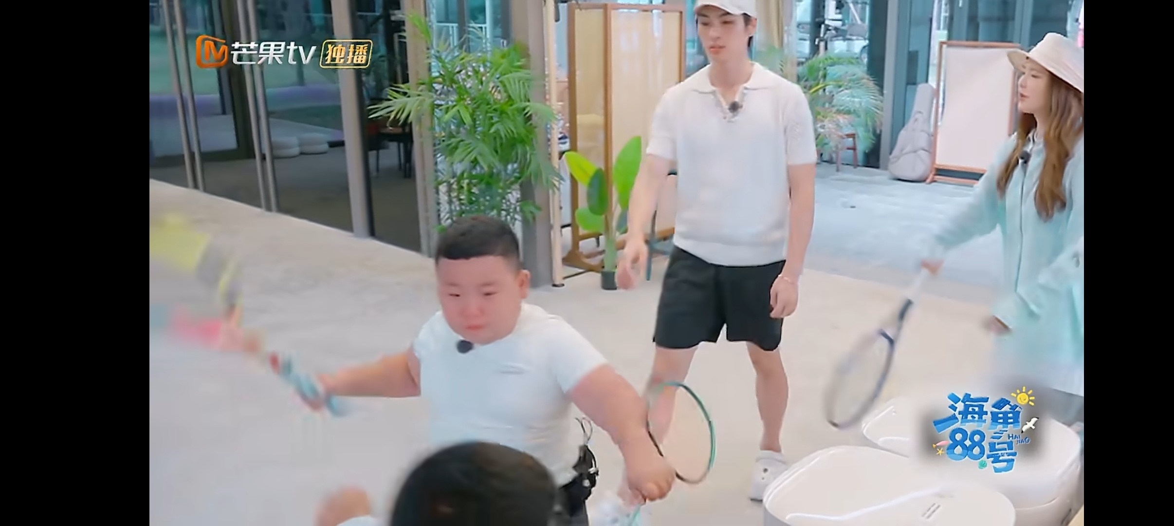 没想到颜安带娃严中有细 别看颜安平时抽象搞笑，关键时刻也能很严肃，看见西西贝贝吵