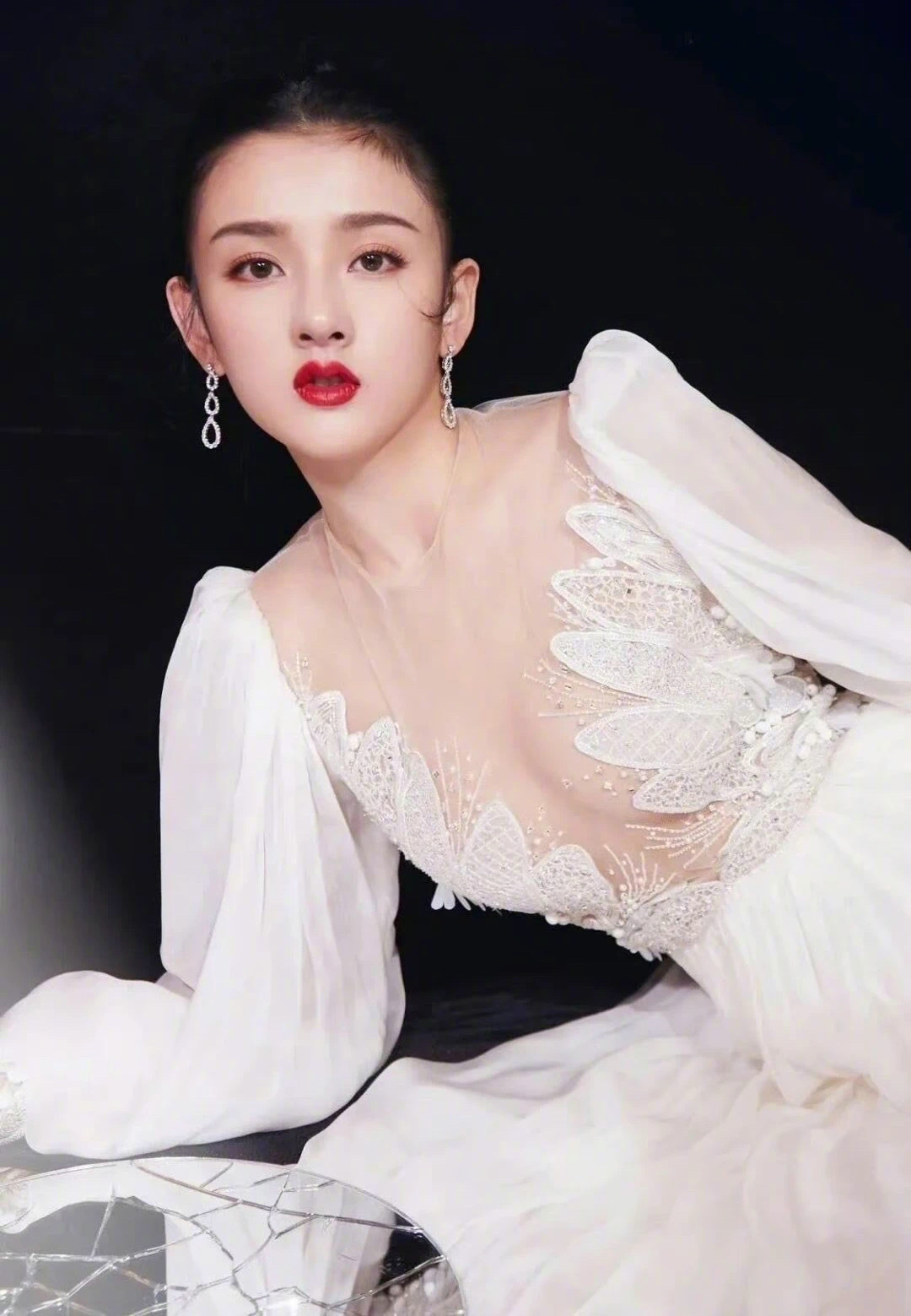 宋祖儿《艰难的制造》应该是可以上的，目前没有什么阻挠了，但她的《折腰》和《无忧渡