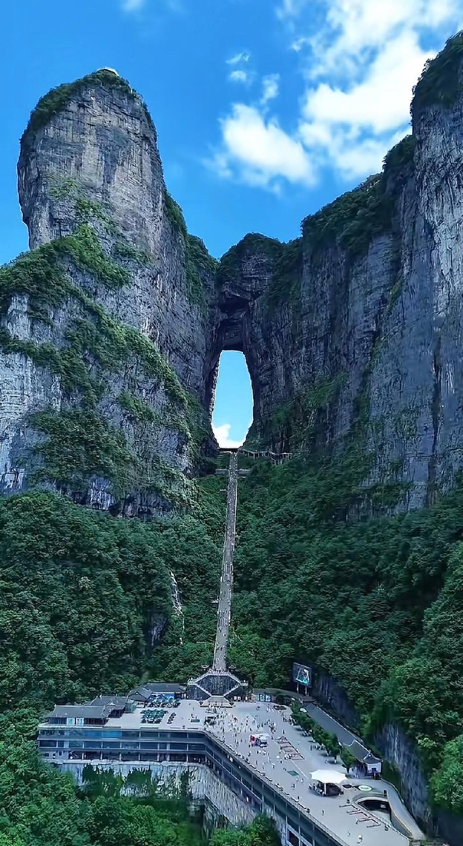 真是天外有天、人外有人!5A景区是私人老板。那得赚多少钱？不敢想象。我们天天说钱