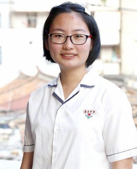 她是中国最贵高考女状元，2018年，福建晋江18岁女孩黄亦陈拿下省文科状元。母校