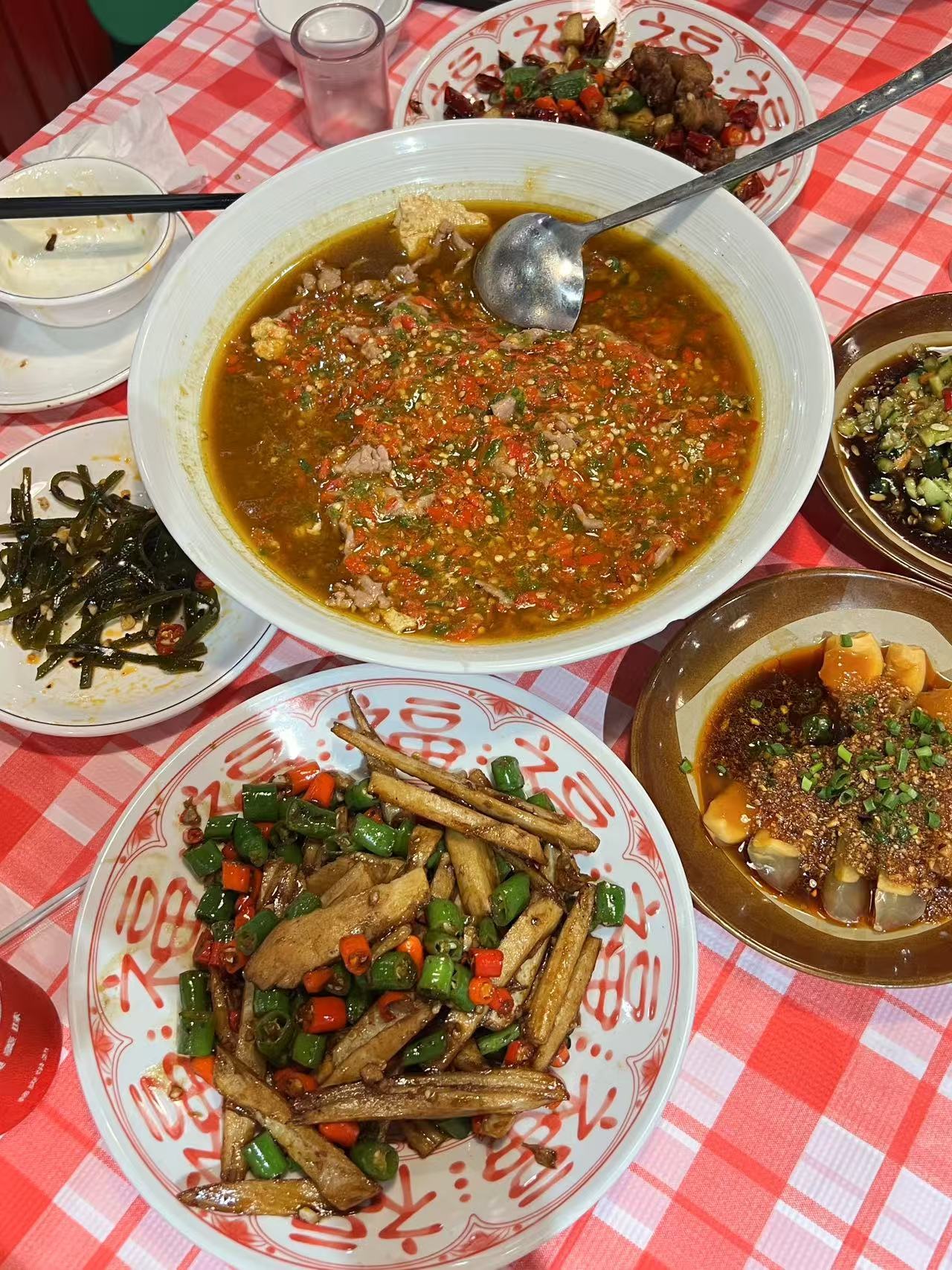 你们晚上吃什么？好久没吃川菜了，厦门的川菜好像也不怎么辣😋 