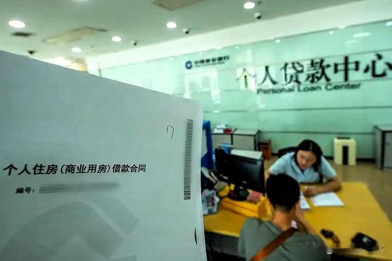 为了防止大家焦虑，我给大家讲个笑话：
花了500万在广州买了个房子，
现在还值2
