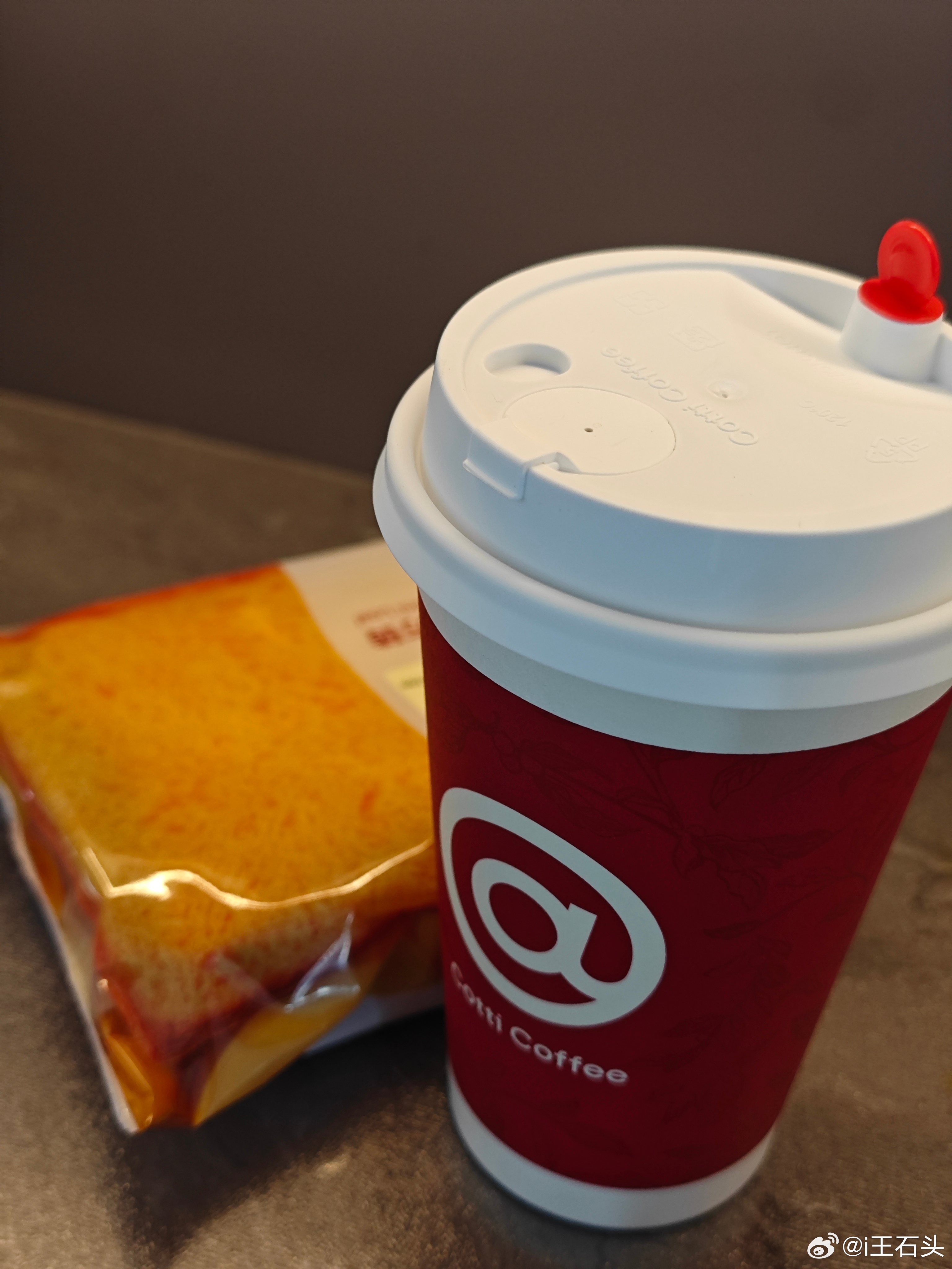 一大早就刷到太多奇葩了，实在想不明白，既然那么支持品牌，为啥还要给品牌制造不必要