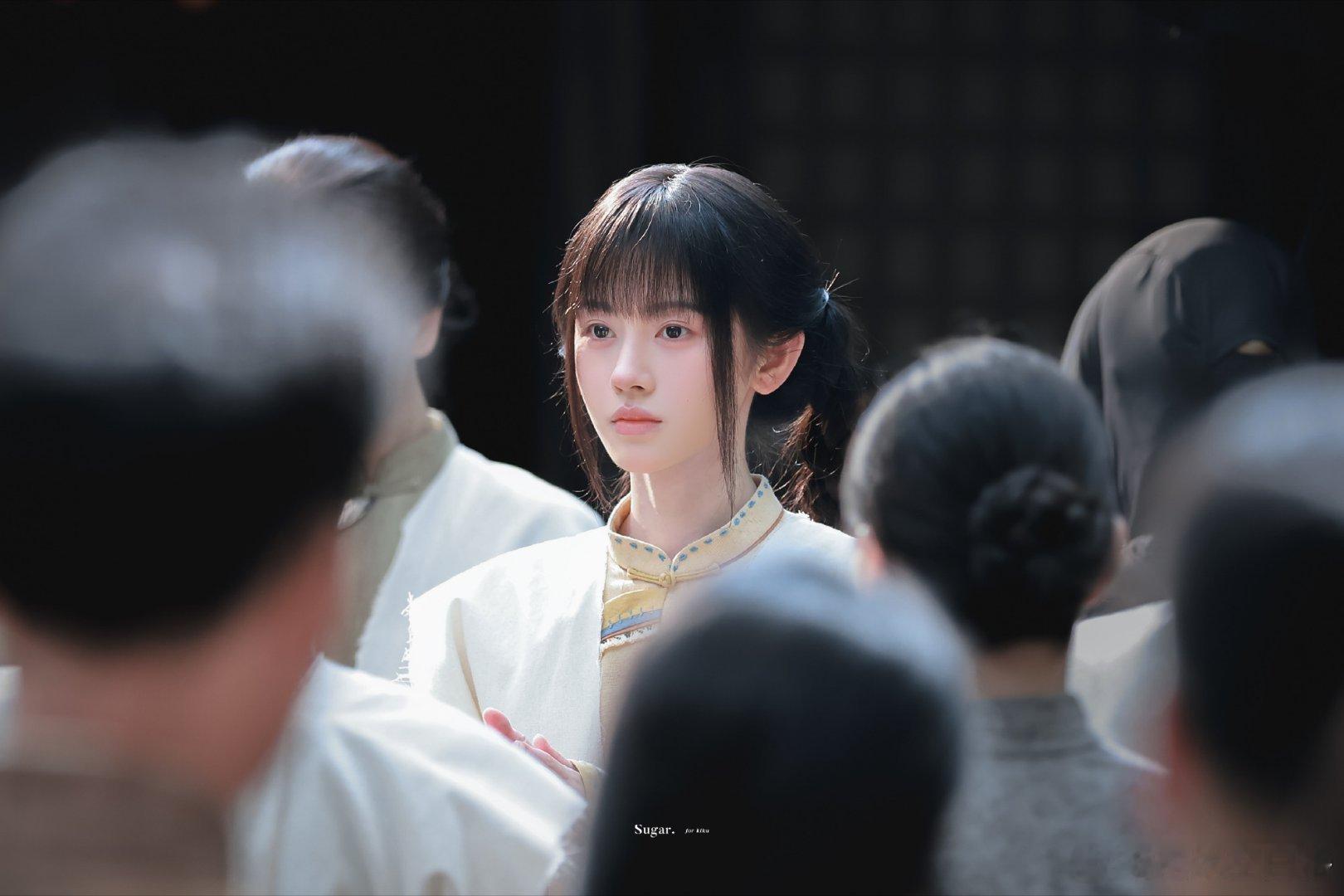 鞠婧祎 jjy鞠婧祎姜黎非 jjy鞠婧祎 眼泪落在屏幕上，会不会变成你头顶的雨季