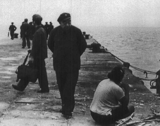 1982年3月，张贤约在西沙群岛视察工作。