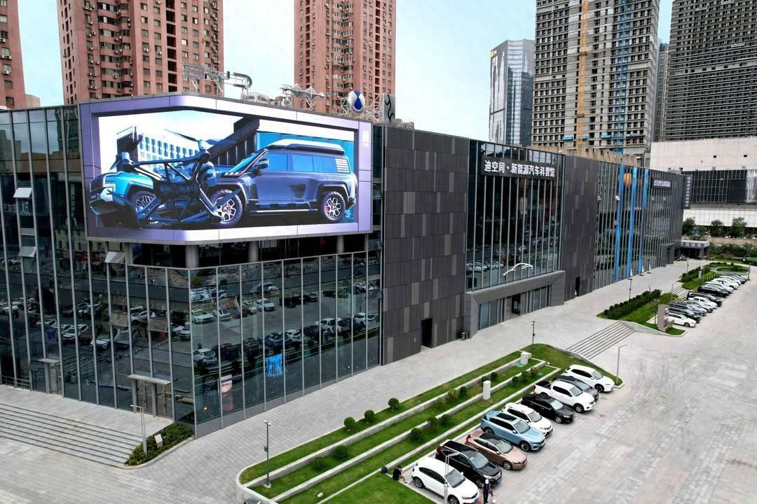 正值春节假期第一天，车市传来重磅利好！全国购车补贴政策全面落地，彻底打破“重电轻