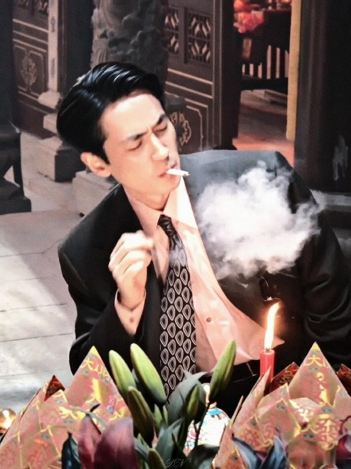 朱一龙迎来了港味巅峰时期港片终于等到了朱一龙把港式人物的复杂矛盾演绎到位，朱一龙