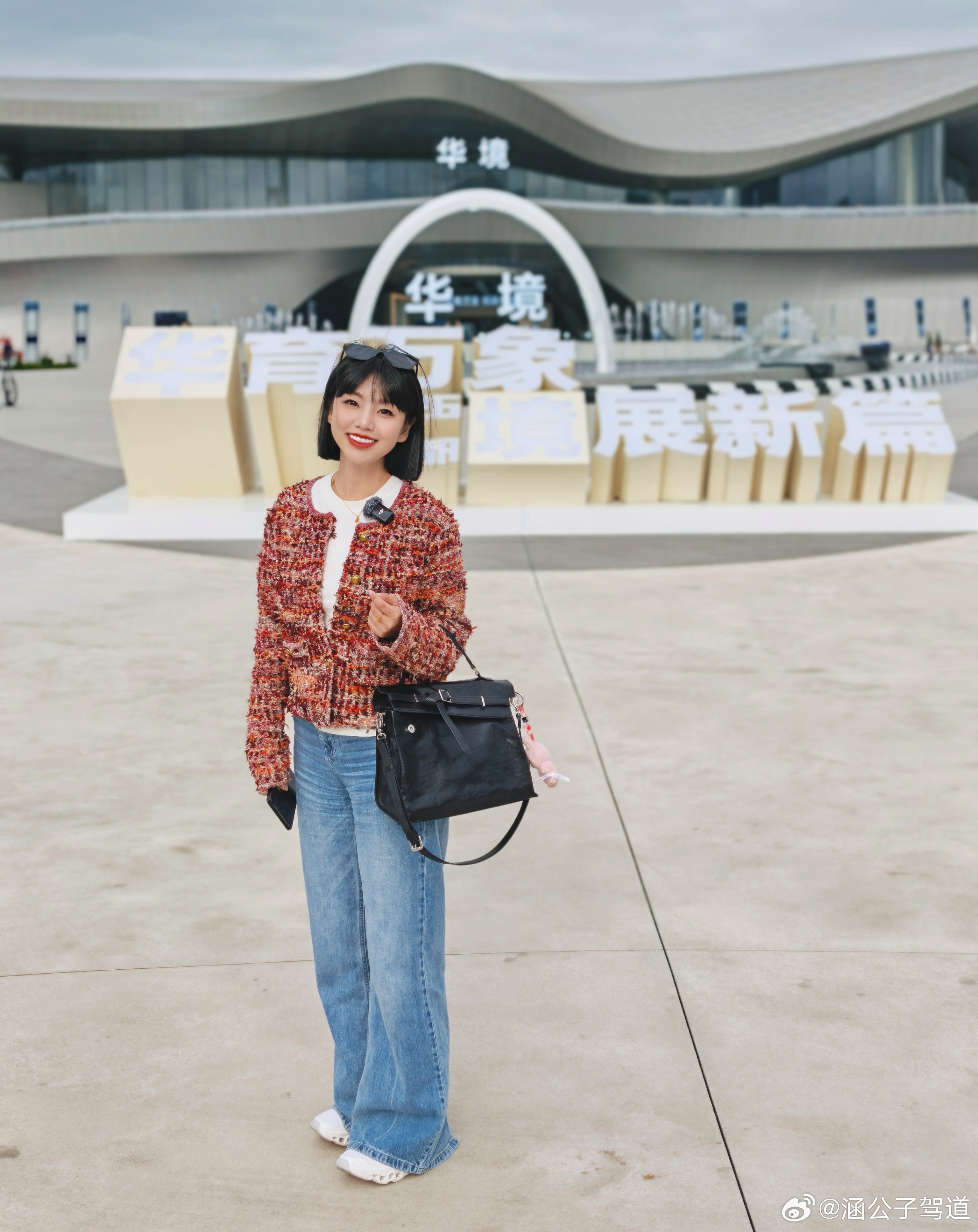 「华境」的意思就是——华育万象，境展新篇。华境S领航科技品鉴会现场整备就绪，亲自