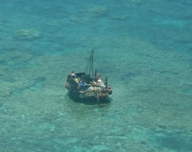 菲律宾 称中国主动拆除南海 黄岩岛 设施，挪走6米构造物，菲方得便宜卖乖。
马尼
