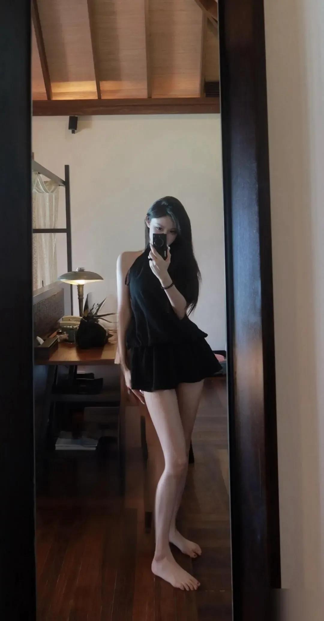 #你认为最英俊的男明星是谁#
我认为最英俊的男明星，是图片上的这位老人。
古往今
