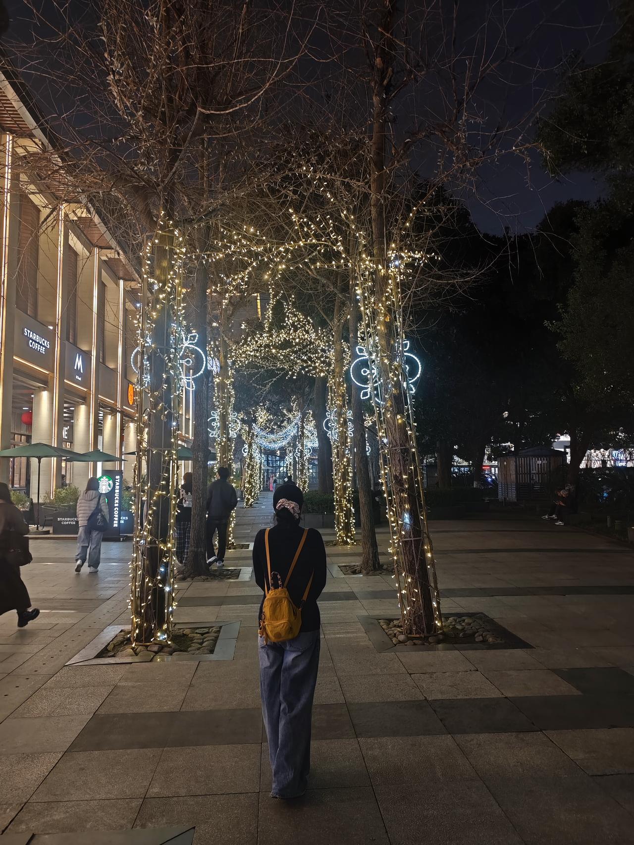 我的今日状态：😁轻松愉快
我这里的天气：🌧下雨

南方新一轮降温天气又将上线