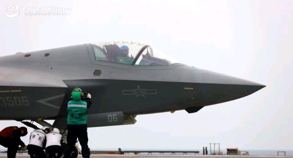 福建舰电磁弹射成功，这事儿可太牛了，美国人都看得很准，表现还算客观，俄罗斯那边动