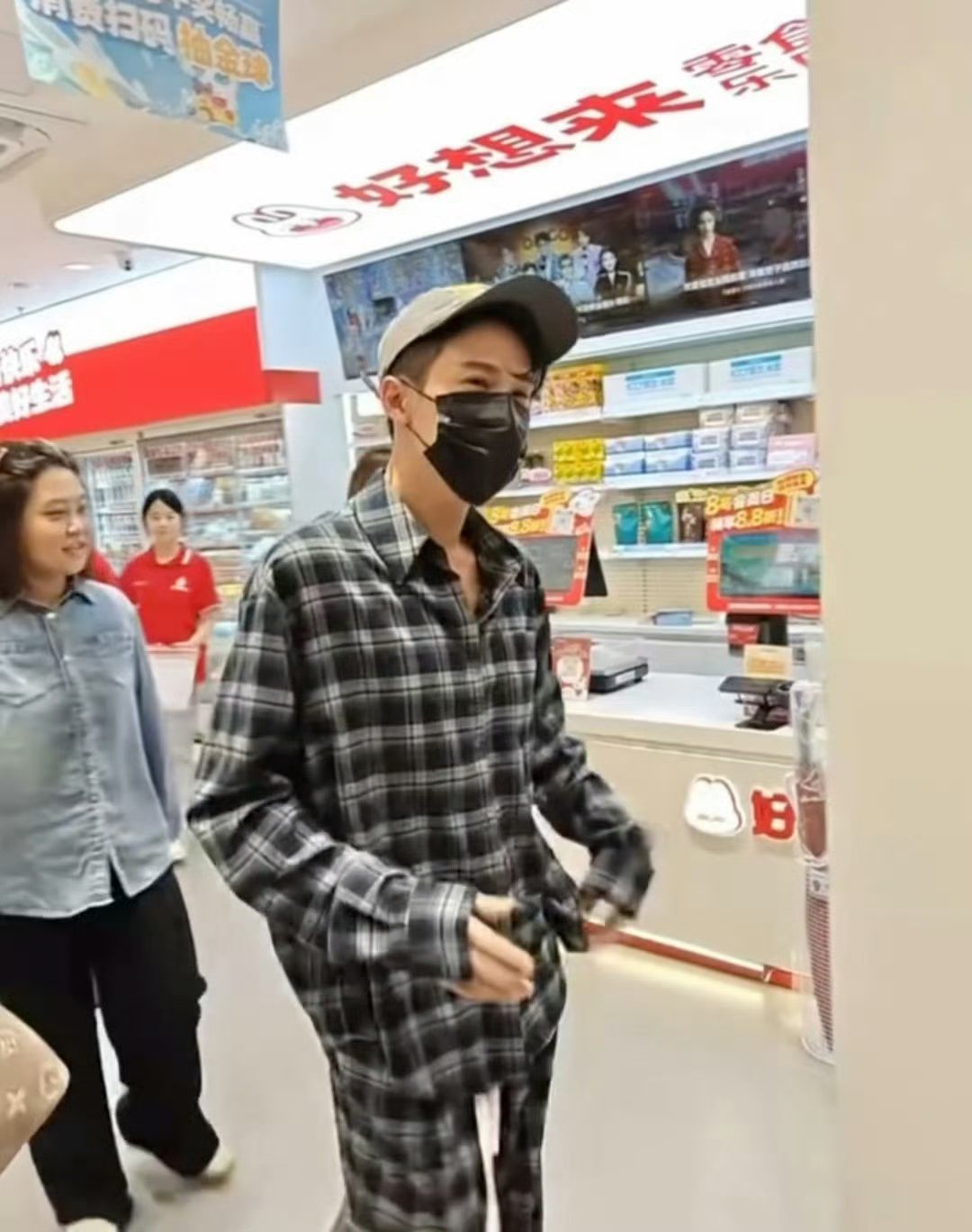 网友偶遇檀健次网友偶遇檀健次，这是什么运气，我也想偶遇檀健次