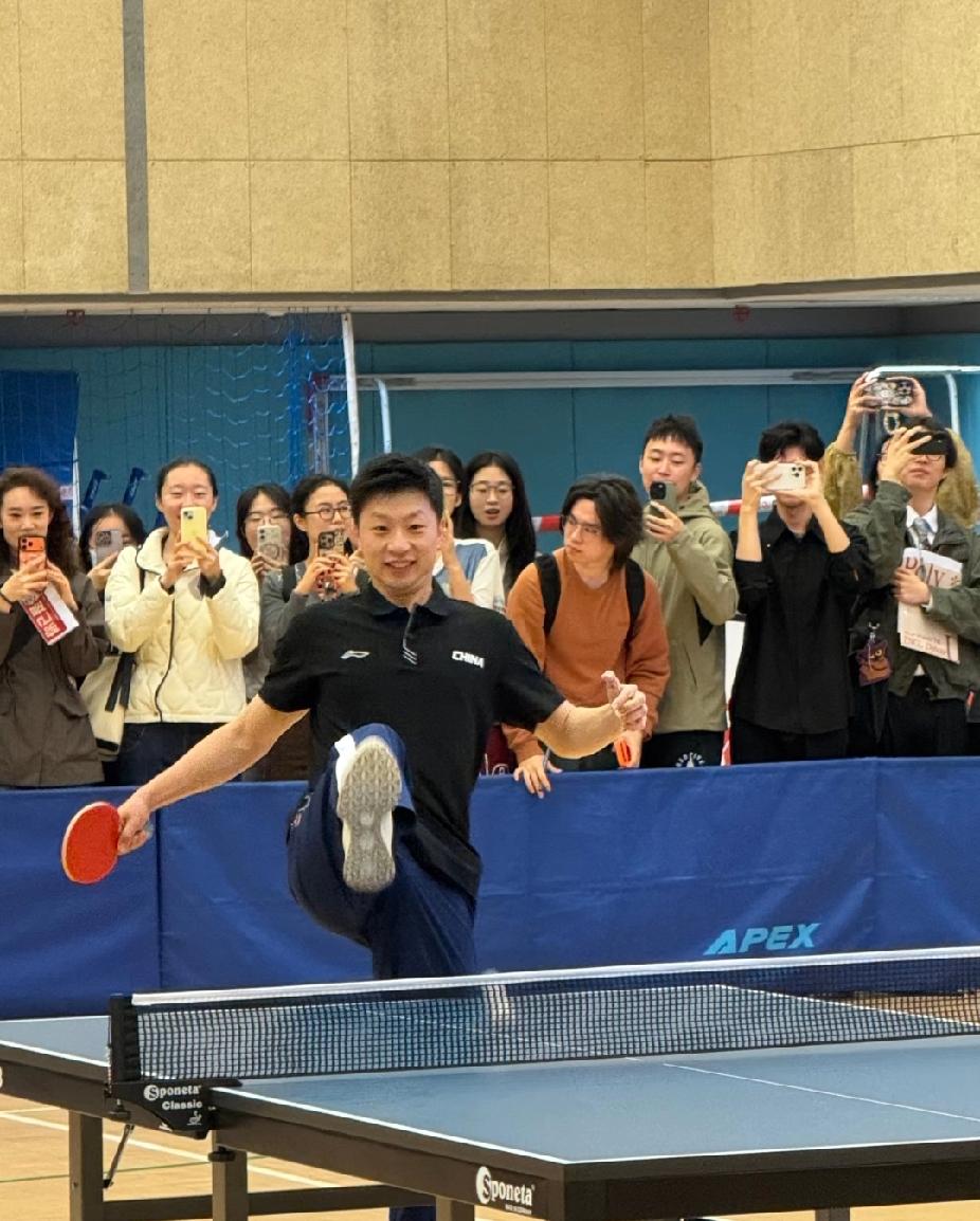 谁能想到！奥运冠军马龙在香港理工大学，居然踢起了“乒乓球”
 
谁懂啊！刷到马龙