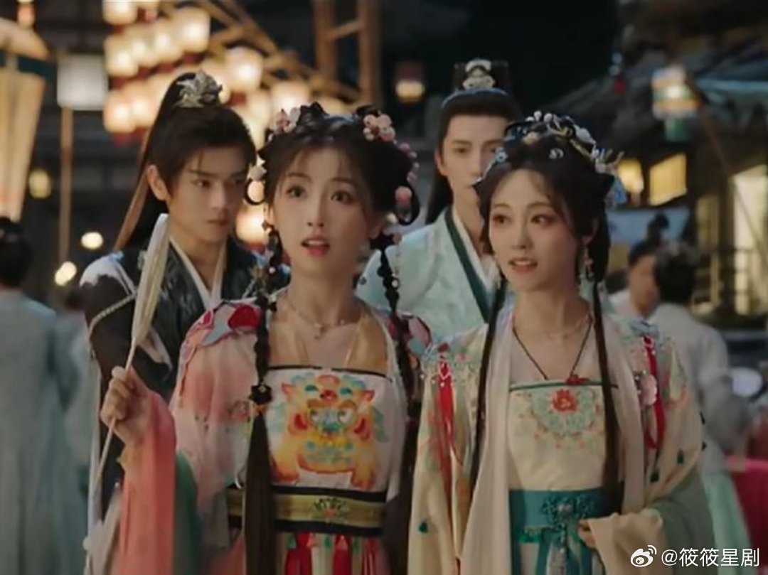 印象中记得虞书欣也是好小的一只，可是和祝绪丹同框，对比以后才发现，祝绪丹的脸和头