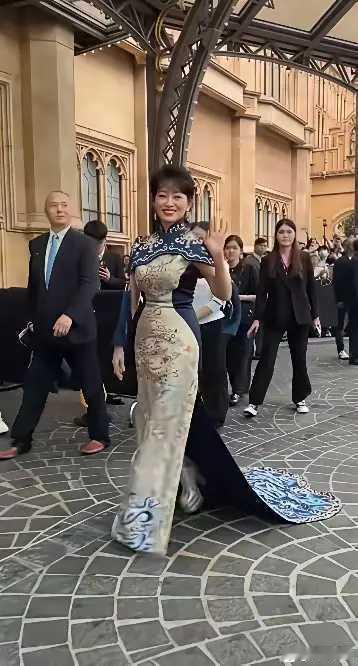 这是赵雅芝啊，真是太漂亮了身材样貌全方位无死角！要多美有多美，简直妙杀全场！谁能