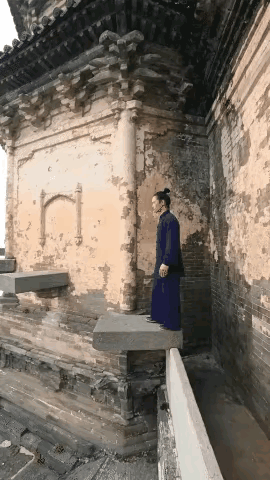 这轻功好生了得，看来是道家童子功吧。