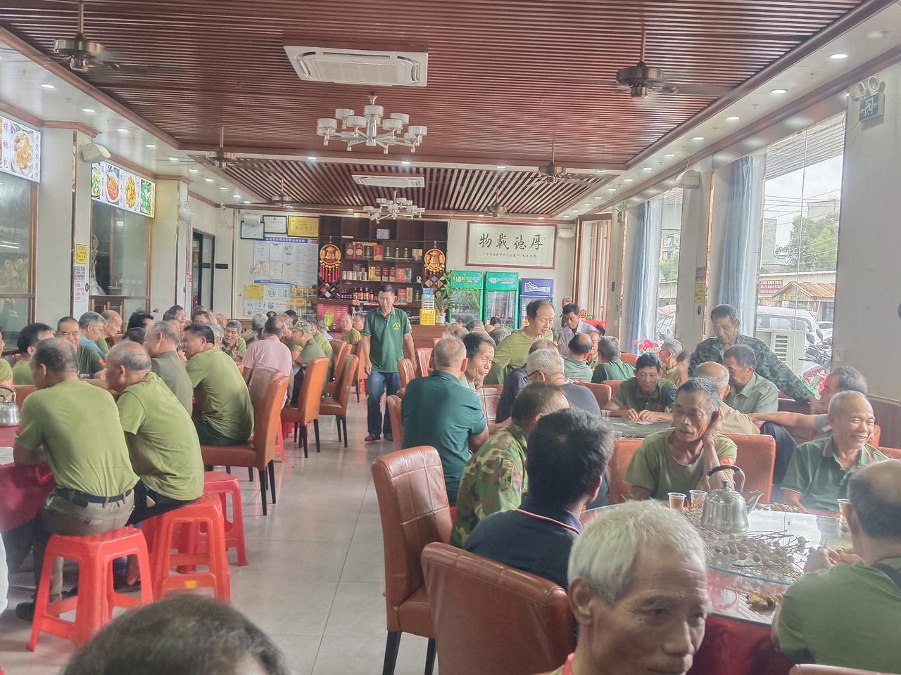 又是我们战友相聚的日子，在欢声笑语中，有感应景应节吟诗一首。祝战友们身体健康，生