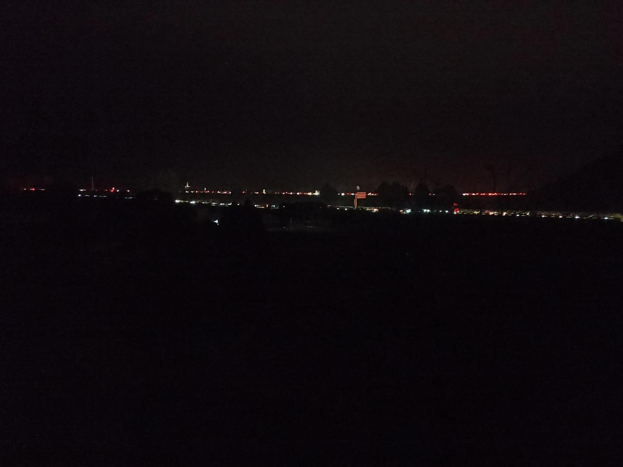 感觉现在开车回家挺难的，这里是许广高速出了广东的第二个收费站。

这几天白天还好