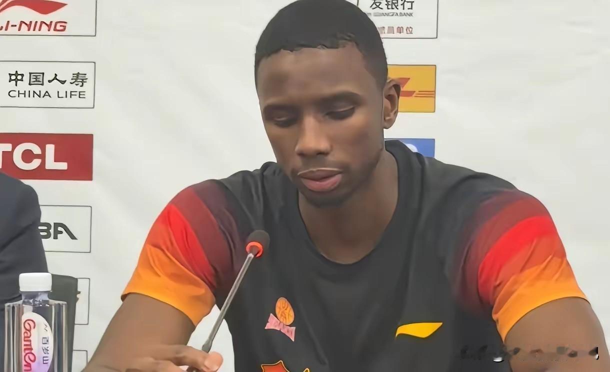 比赛还没打，迪亚洛跟奎因就杠上了，期待他俩今晚的对决！
今晚广东将会对阵山西，赛