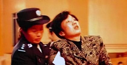 2001年，“女老虎”蒋艳萍被判处死刑，万念俱灰之下，听说只要怀孕就可争取缓刑，