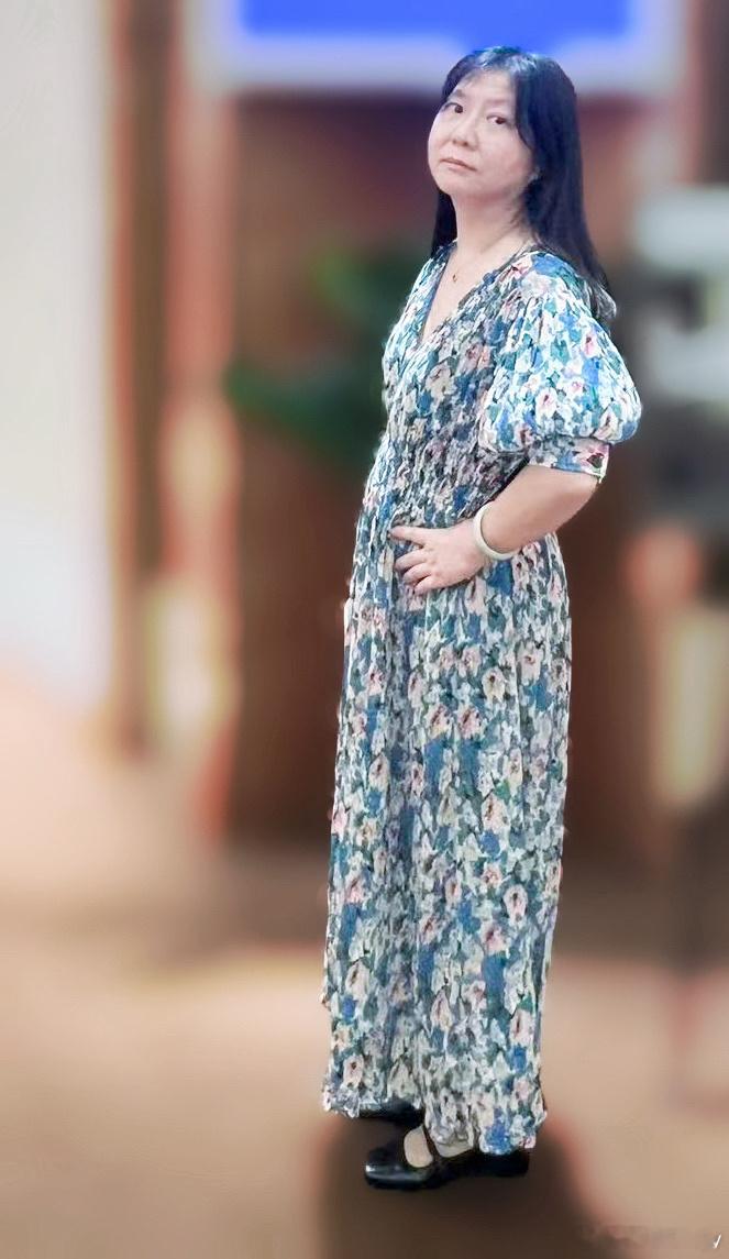 敏儿Jessyy新加坡活动现场用英语交流真诚大方优雅气质佳！全身照苹果原相机时尚