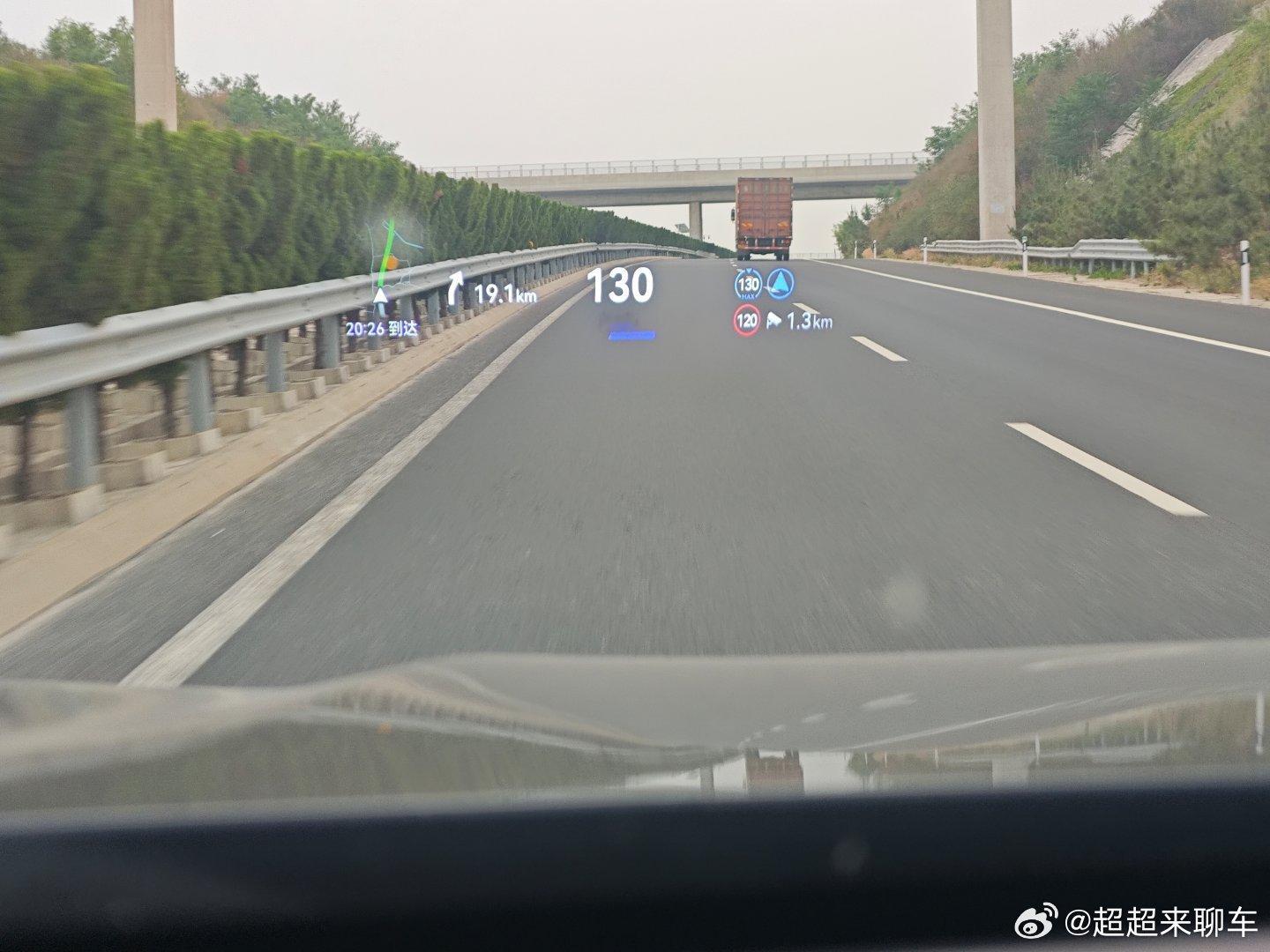团建完美结束，开着的问界M8返程！不得不说AR-HUD是真的方便，导航状态下这个