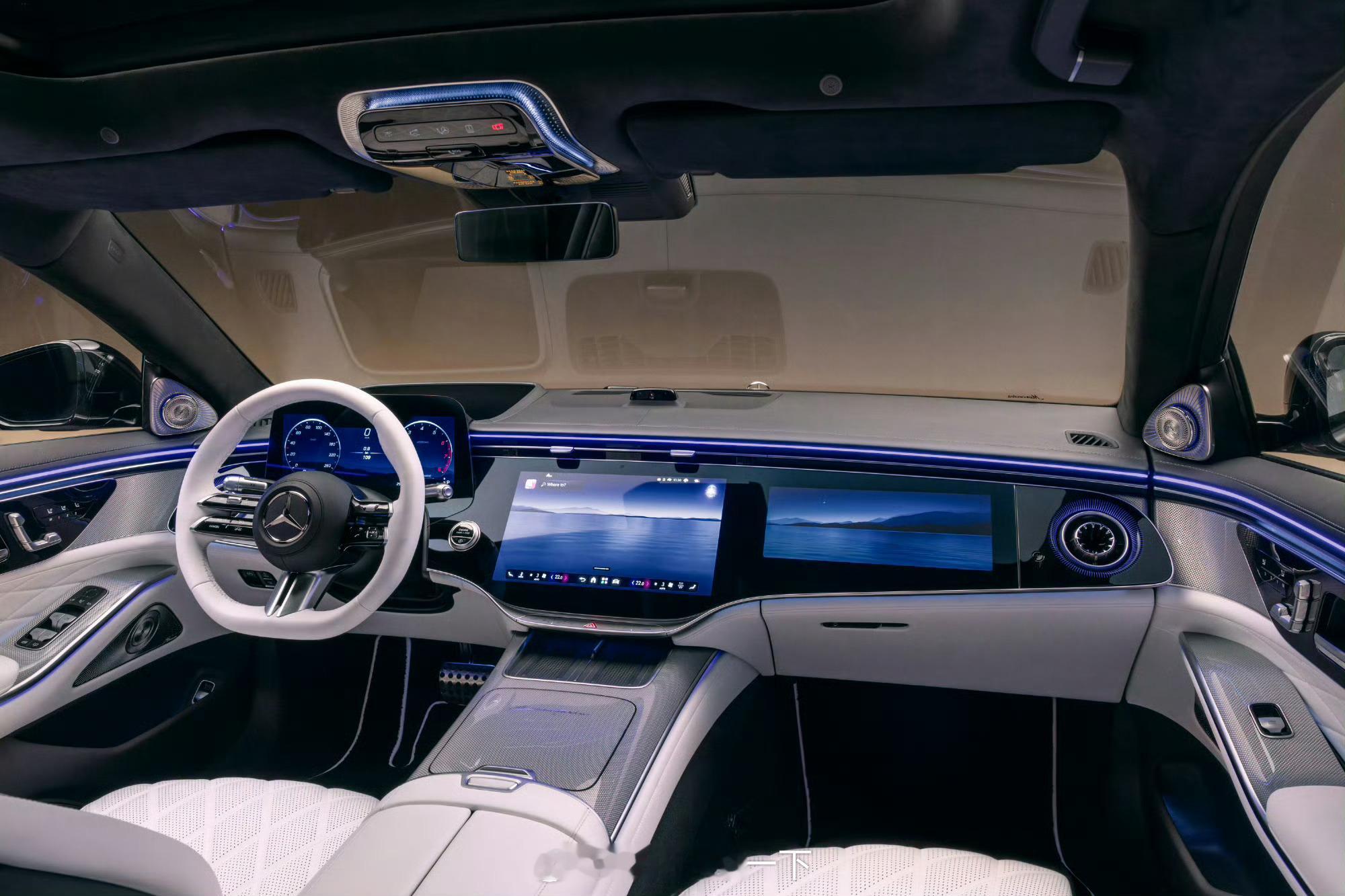 那啥，27款全新奔驰S级这大连屏跟问界M9神似啊，有没有人喷奔驰这大黑边的屏啊