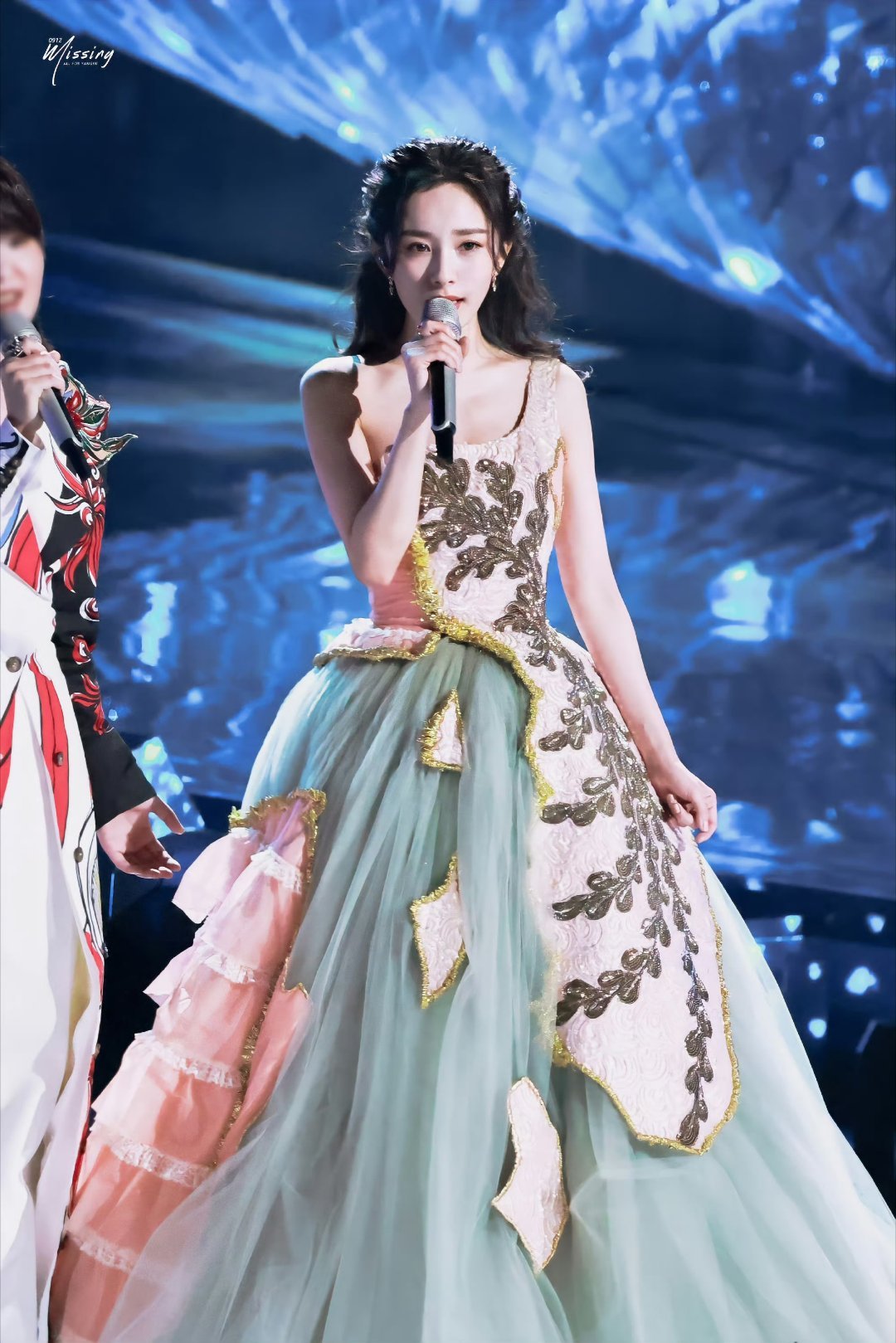 杨幂杨幂 ym杨幂哈尔滨一九四四 ym杨幂没有一顿火锅解决不了的事“如果思念有声