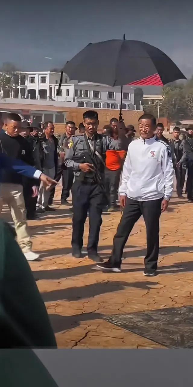 烧过火柴头的白所成与其子白应苍，你认为他们还有一线生机吗？

在缅北果敢的迷雾中