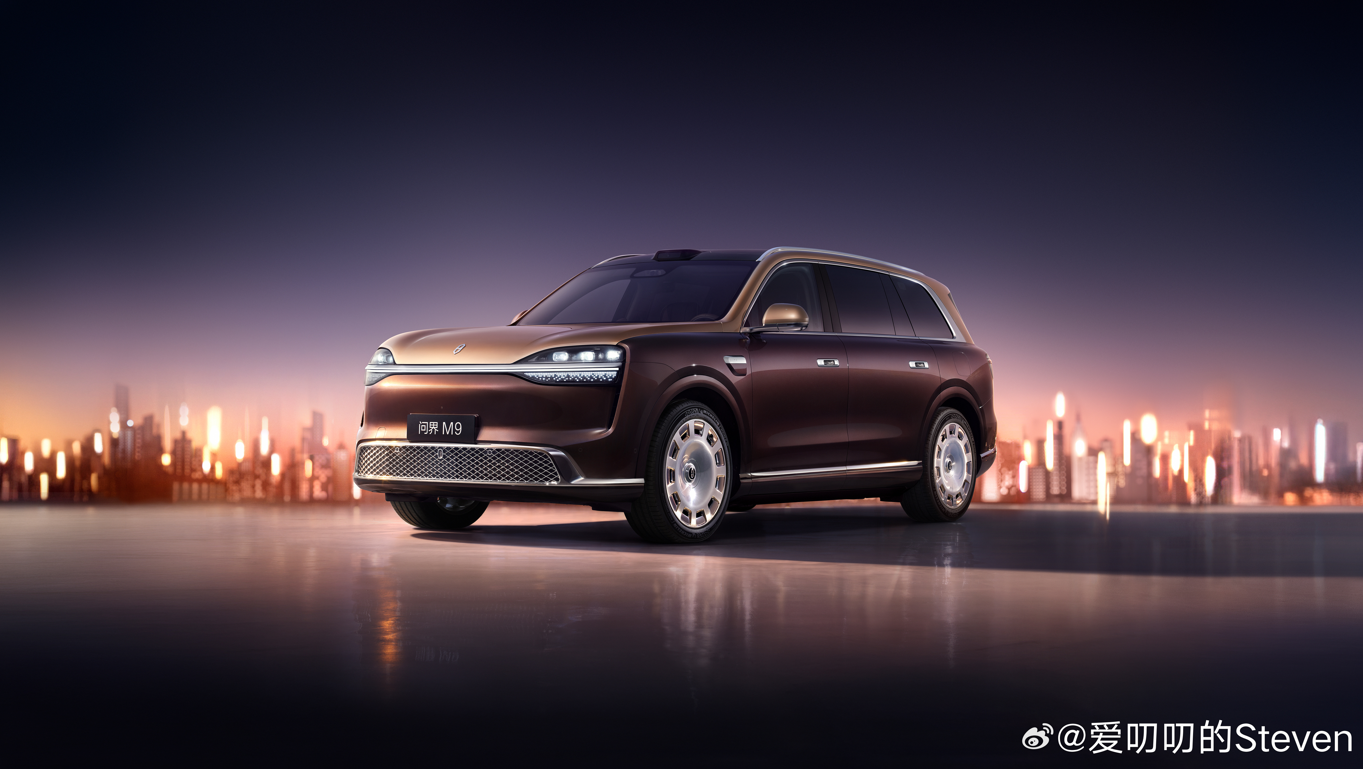 6激光雷达，头顶896+1个舱内+前后左右4个固态，全新C柱侧面高清摄像头，全新