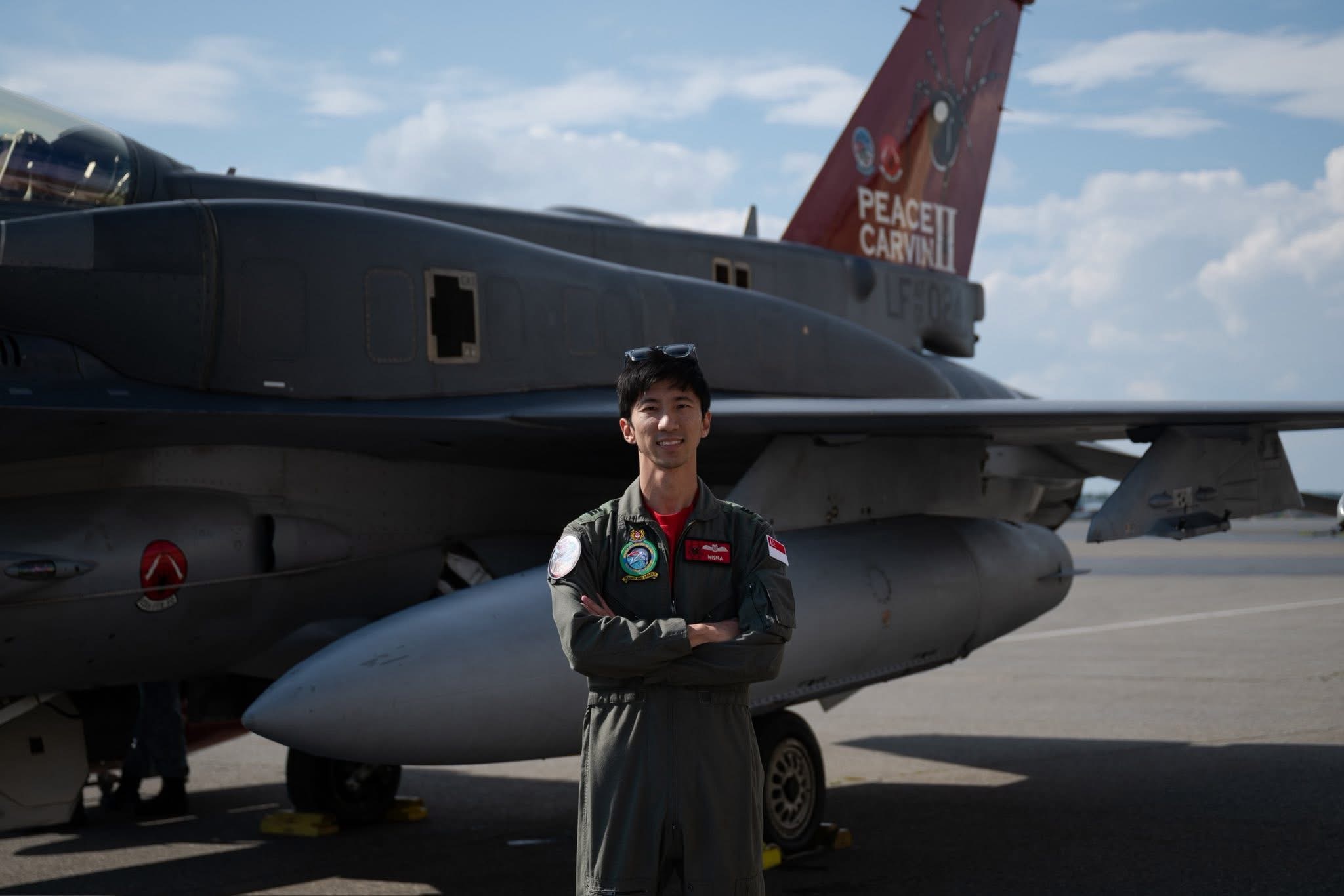 阿拉斯加雪山上空的新加坡空军（RSAF）F15SG和F16D 今日老鹰今日战隼 