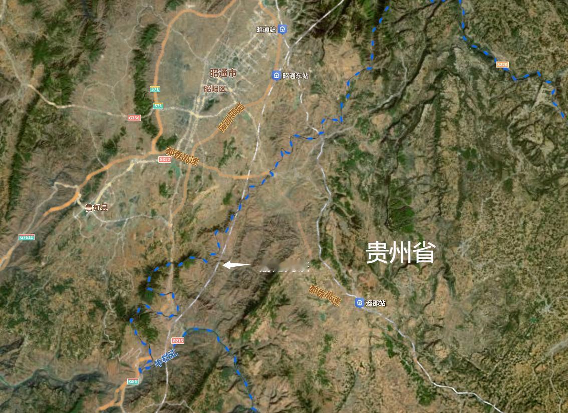 高铁“擦边”背后，是普通人看不懂的省际博弈。
 
很多人觉得高铁线路就是两点之间