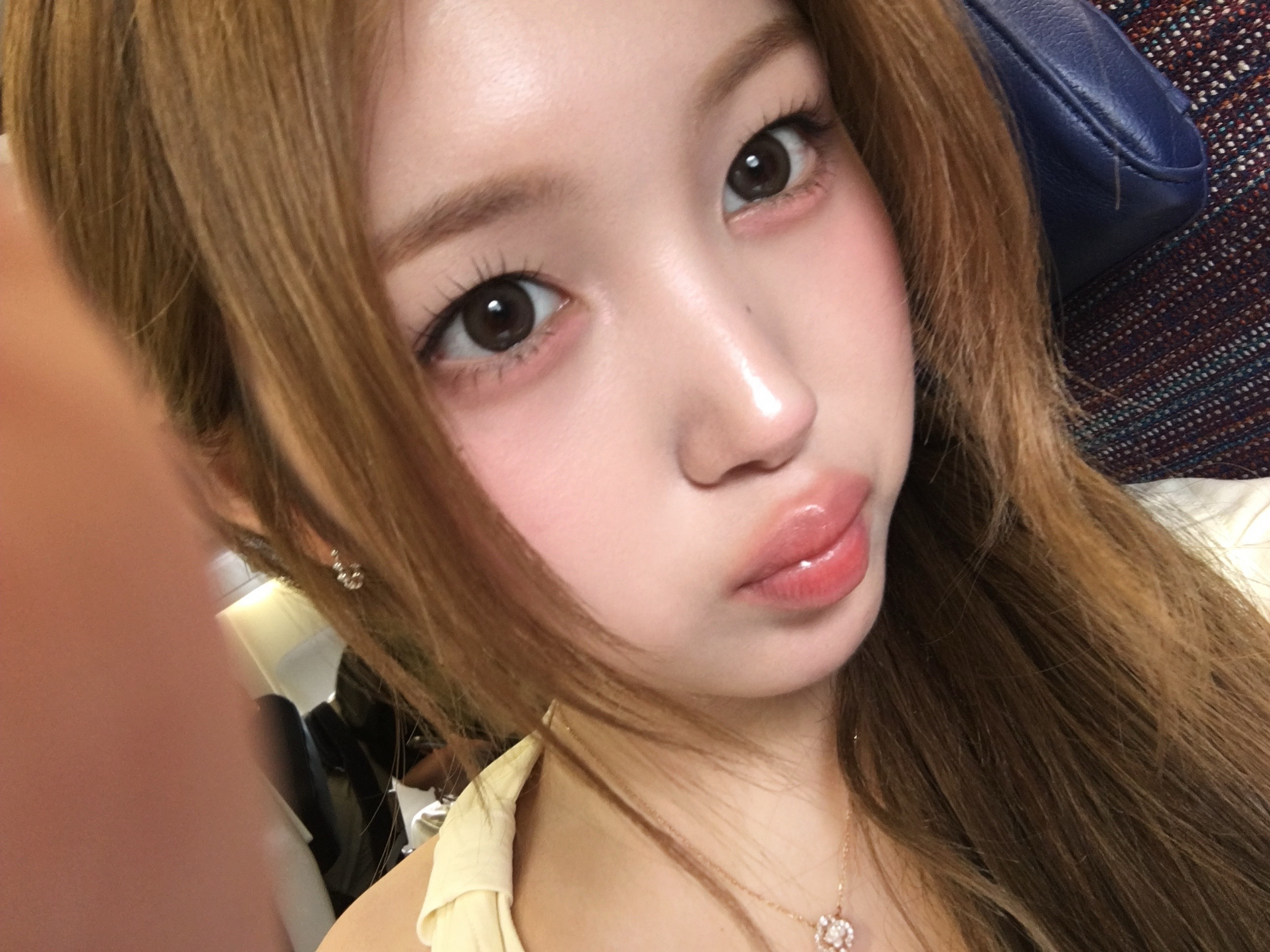 260523 COSMO ROOM更新自拍tripleS组合周彬joobin