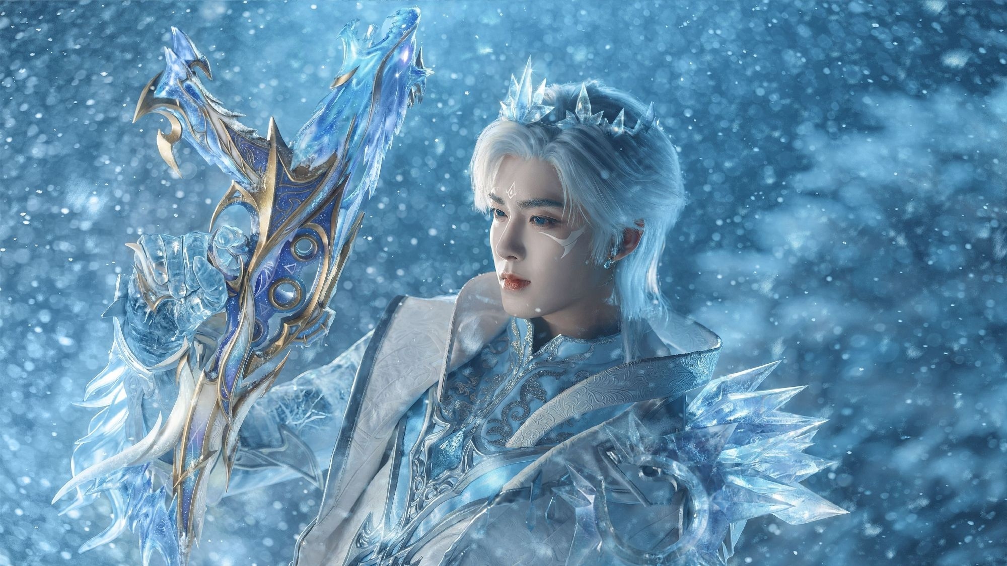 玩和平精英这么多年，第一次因为一套皮肤的宣传片心跳加速。侯明昊这组狼王定妆照，银