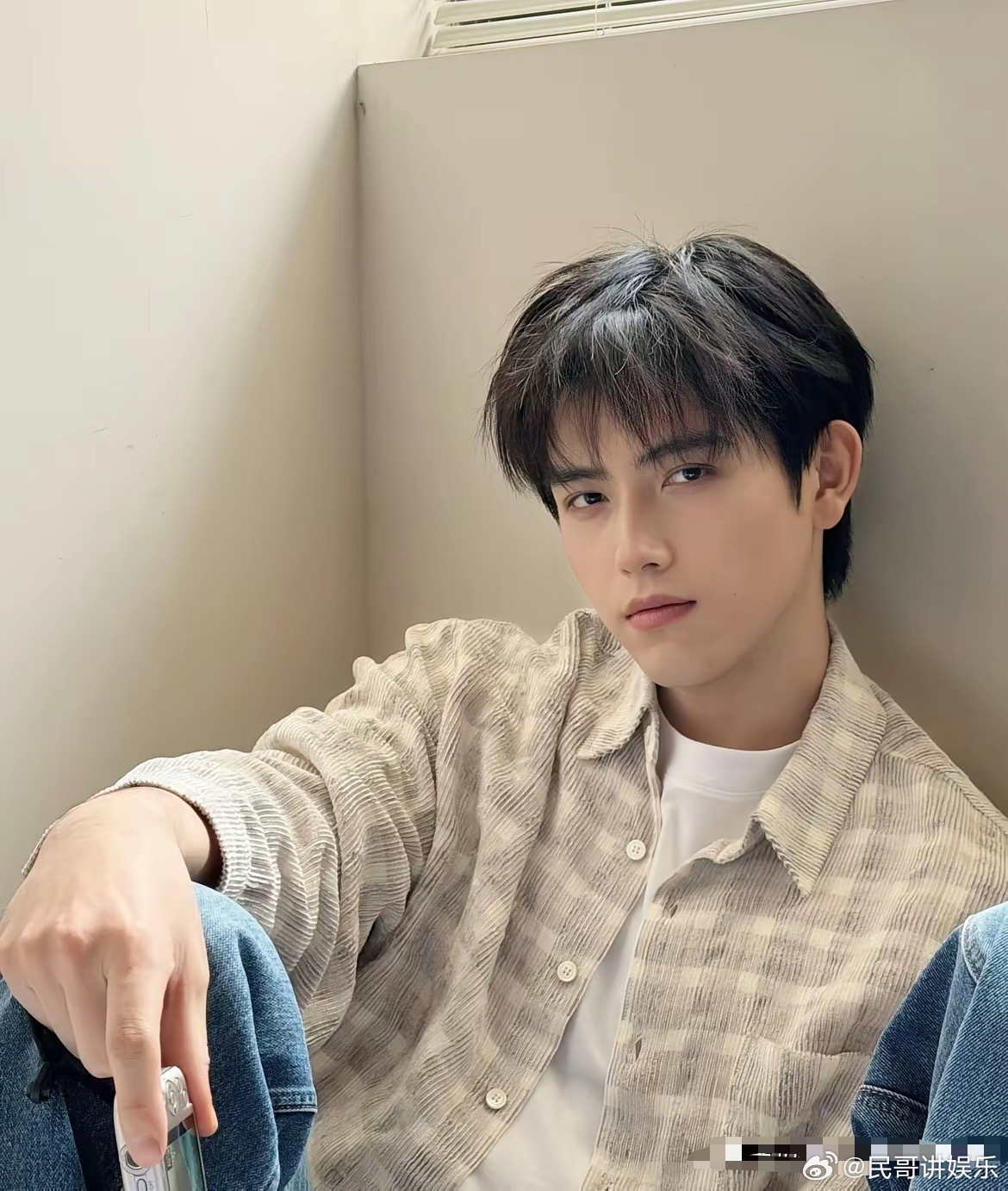 你们可以质疑陈飞宇的资源也可以质疑陈飞宇的演技但真的不能质疑他的身高陈飞宇在“王