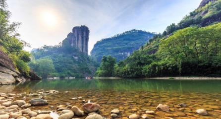 一、这所学校什么来头？
武夷学院坐落在武夷山，就是那个世界文化与自然双重遗产、国