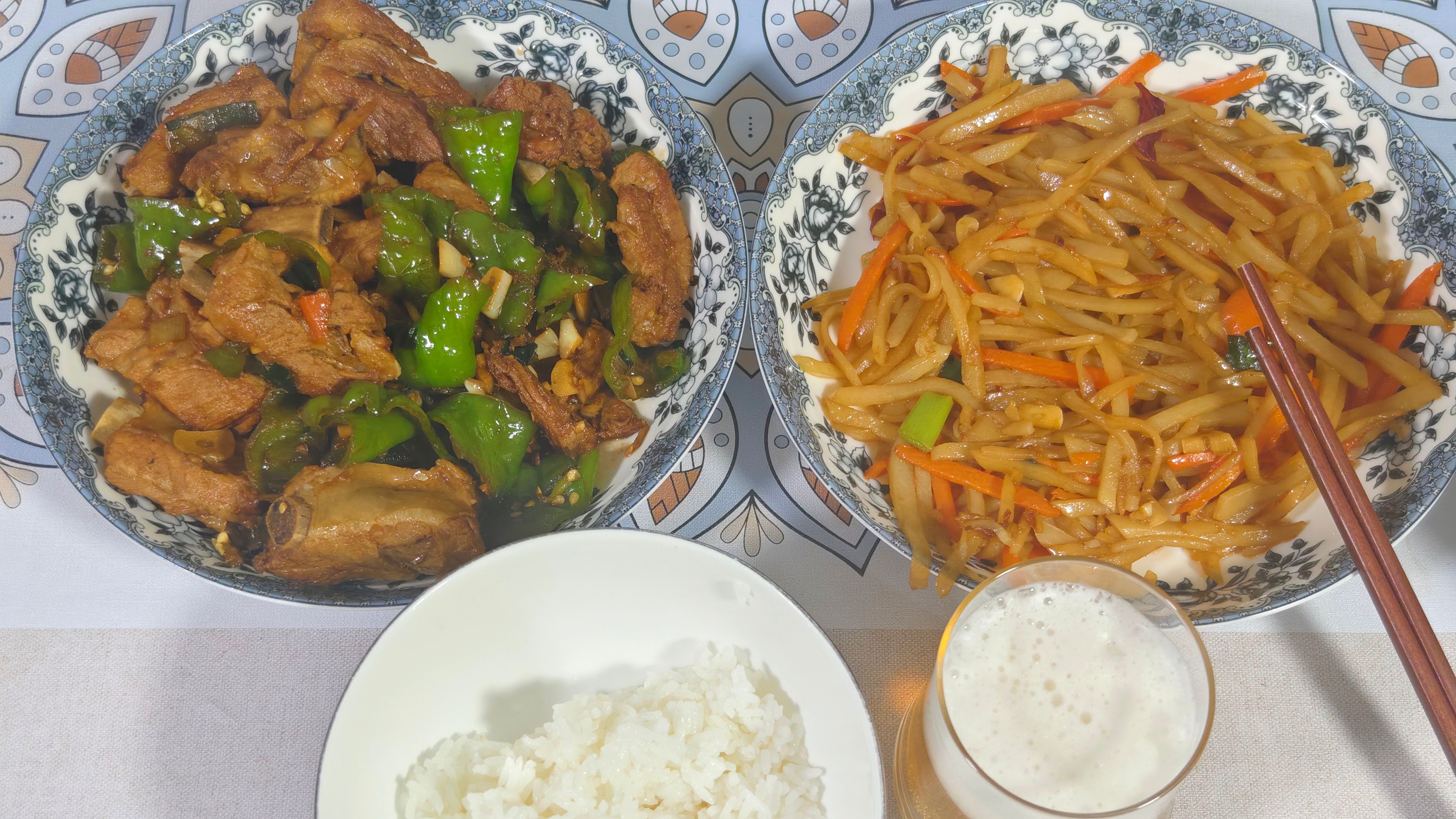 晚饭必须到位。 