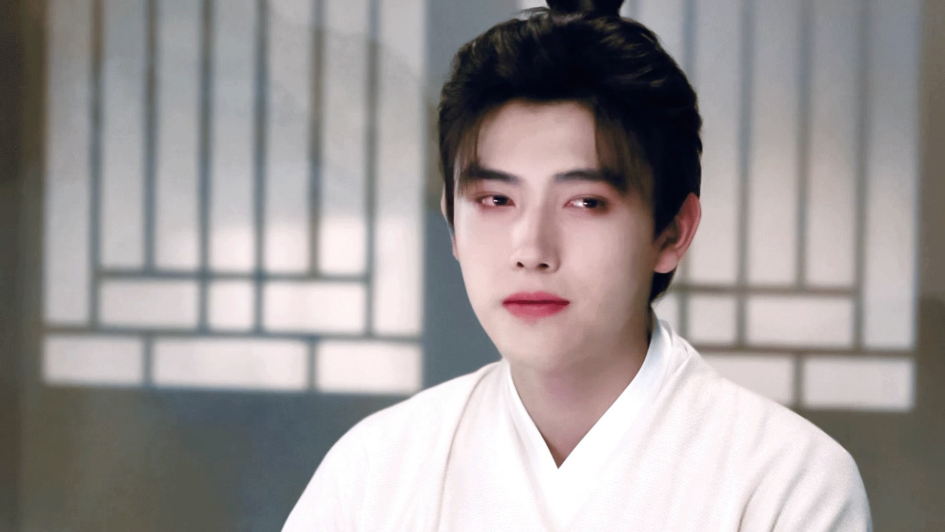 白日提灯 我的评分：迪丽热巴陈飞宇272字告白戏段胥隔空告白贺思慕 “你会喜欢什