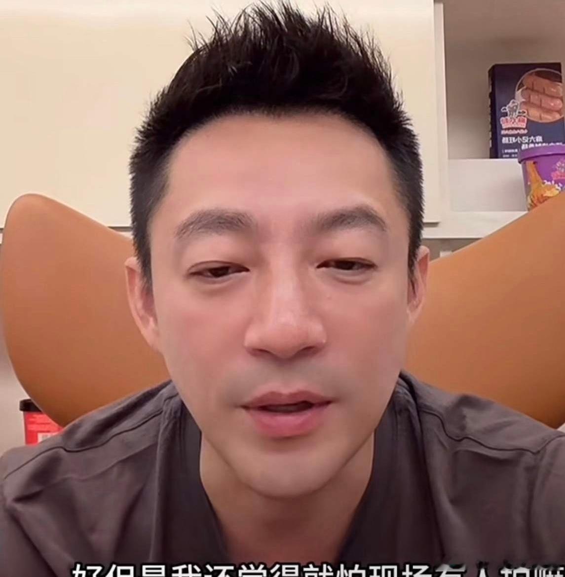 葛斯齐直播时讲：s妈还是在不断试探自己家对汪小菲的影响程度……葛斯齐笑着讲：小菲